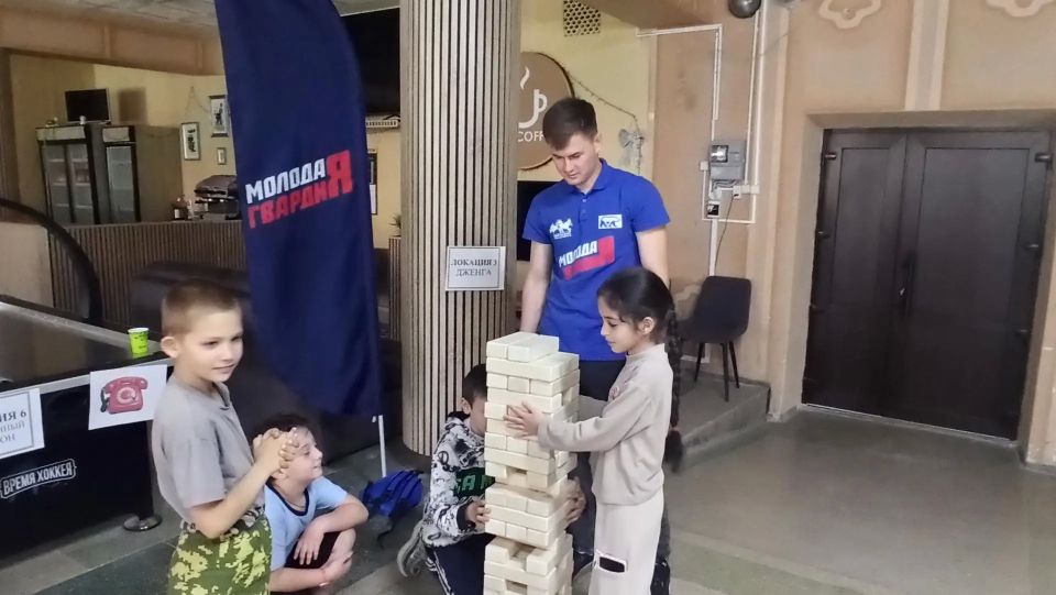 В Старобешевском муниципальном округе прошла праздничная программа для детей из пришкольного лагеря В Старобешевском муниципальном округе прошла праздничная программа для детей из пришкольного лагеря