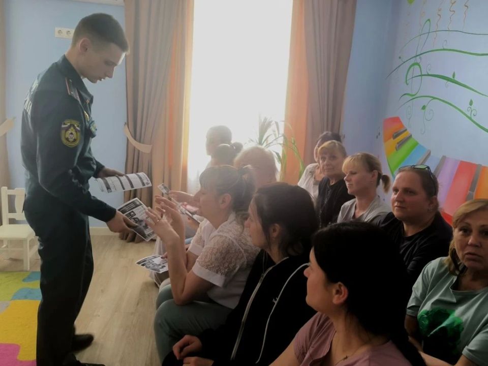 Сегодня, 3 июня, руководитель Управы Ленинского внутригородского района Администрации городского округа Донецк Татьяна Темникова, заместитель главы администрации - директор Департамента финансов Дмитрий Даньшин, председатель... Сегодня, 3 июня, руководитель Управы Ленинского внутригородского района Администрации городского округа Донецк Татьяна Темникова, заместитель главы администрации - директор Департамента финансов Дмитрий Даньшин, председатель...