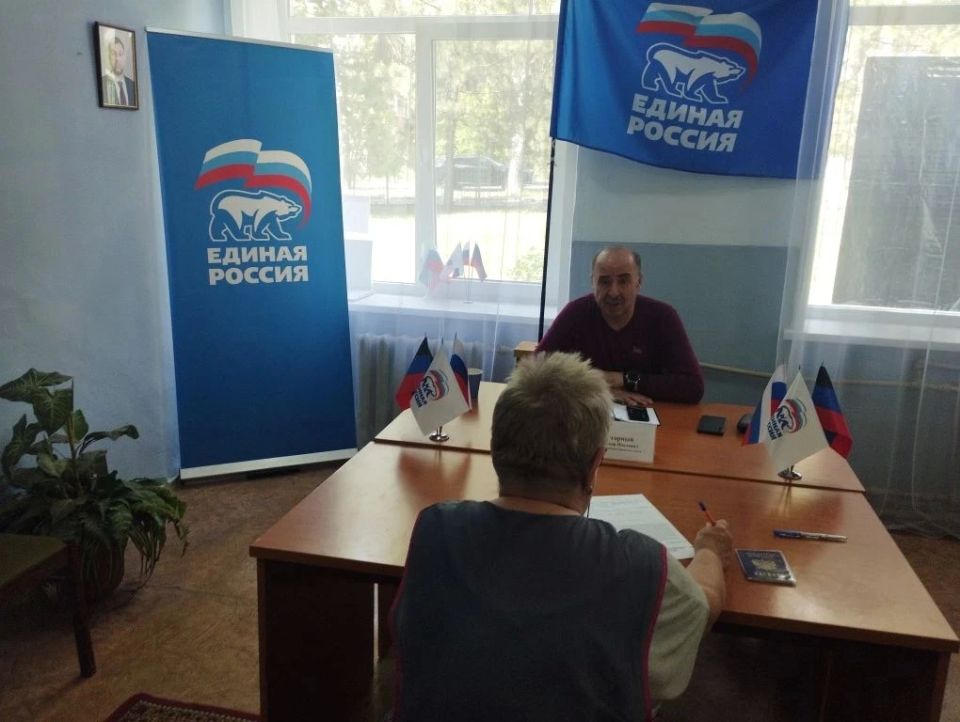 Сегодня, З июня, в общественной приемной Партии «Единая Россия» Кировского района города Макеевки, состоялся прием граждан депутатом Макеевского Городского Совета Донецкой Народной республики Александром Подгорным Сегодня, З июня, в общественной приемной Партии «Единая Россия» Кировского района города Макеевки, состоялся прием граждан депутатом Макеевского Городского Совета Донецкой Народной республики Александром Подгорным