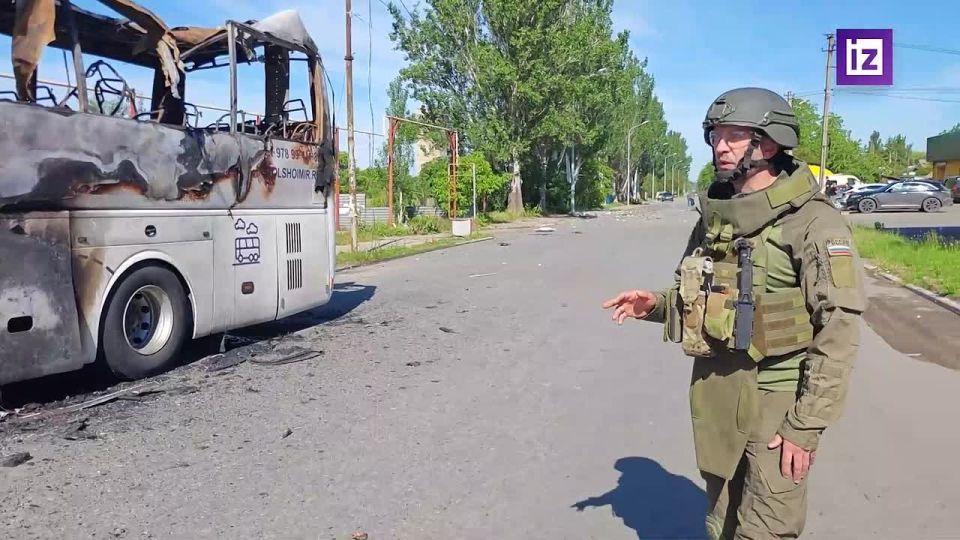 Кадры момента удара ВСУ по автобусу "Москва-Симферополь" в ДНР поступили в распоряжение "Известий"