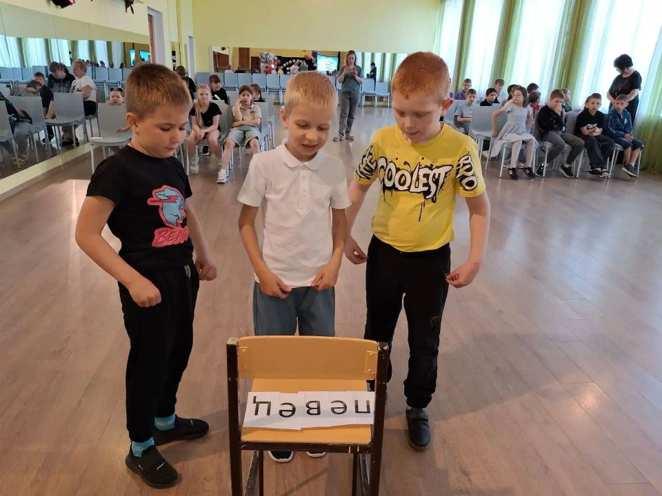 Сегодня, 3 июня, специалисты центра занятости провели профориентационное мероприятие «Старт в профессию: мечтай, пробуй, выбирай», приуроченное к Международному дню защиты детей, для 30 детей из пришкольного лагеря школы № 1... Сегодня, 3 июня, специалисты центра занятости провели профориентационное мероприятие «Старт в профессию: мечтай, пробуй, выбирай», приуроченное к Международному дню защиты детей, для 30 детей из пришкольного лагеря школы № 1...