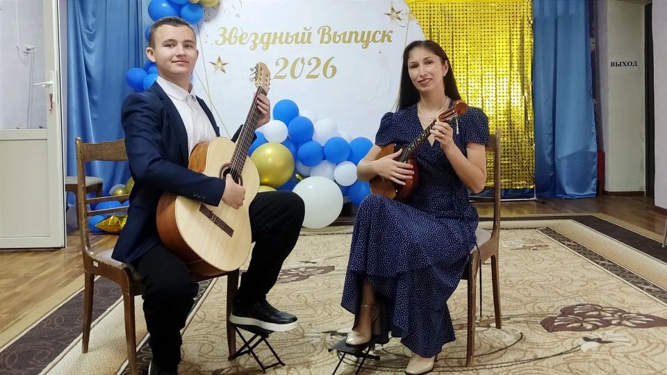 3 июня преподаватели Зугрэсской детской школы искусств Савчук Татьяна Вячеславовна и Фуч Инна Григорьевна с учащимися своих классов посетили с концертной программой "Мелодии лета" воспитанников детского сада "Сказка" 3 июня преподаватели Зугрэсской детской школы искусств Савчук Татьяна Вячеславовна и Фуч Инна Григорьевна с учащимися своих классов посетили с концертной программой "Мелодии лета" воспитанников детского сада "Сказка"