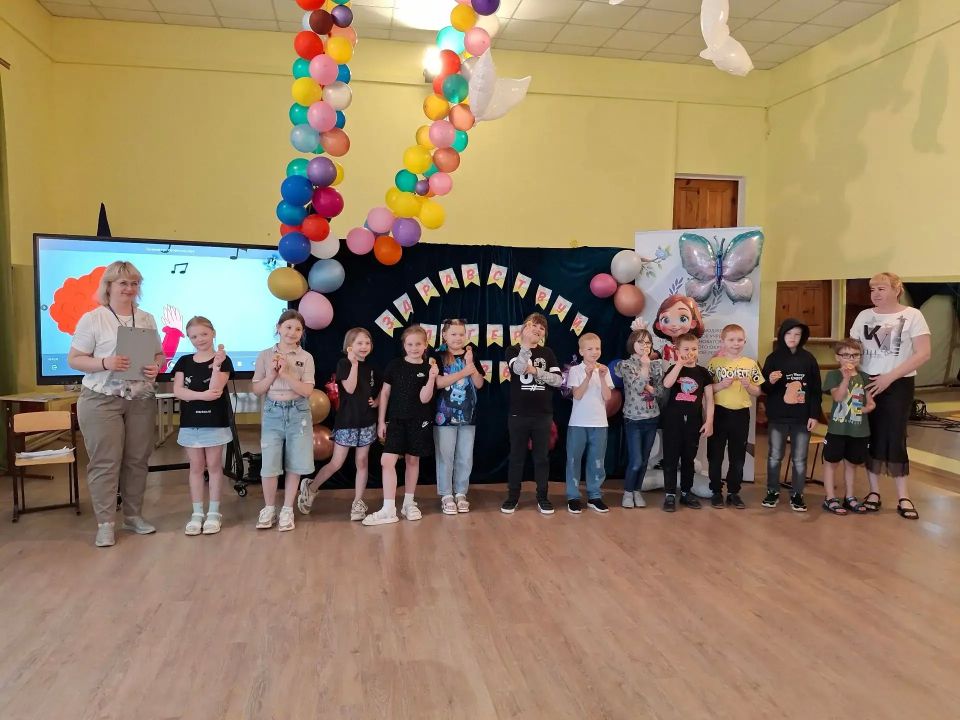 Сегодня, 3 июня, специалисты центра занятости провели профориентационное мероприятие «Старт в профессию: мечтай, пробуй, выбирай», приуроченное к Международному дню защиты детей, для 30 детей из пришкольного лагеря школы № 1...