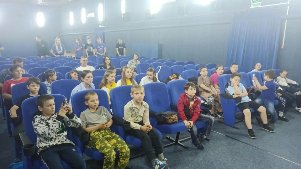 В Старобешевском муниципальном округе прошла праздничная программа для детей из пришкольного лагеря В Старобешевском муниципальном округе прошла праздничная программа для детей из пришкольного лагеря