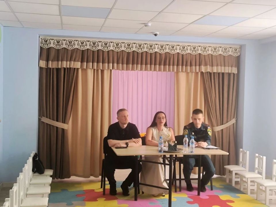 Сегодня, 3 июня, руководитель Управы Ленинского внутригородского района Администрации городского округа Донецк Татьяна Темникова, заместитель главы администрации - директор Департамента финансов Дмитрий Даньшин, председатель...