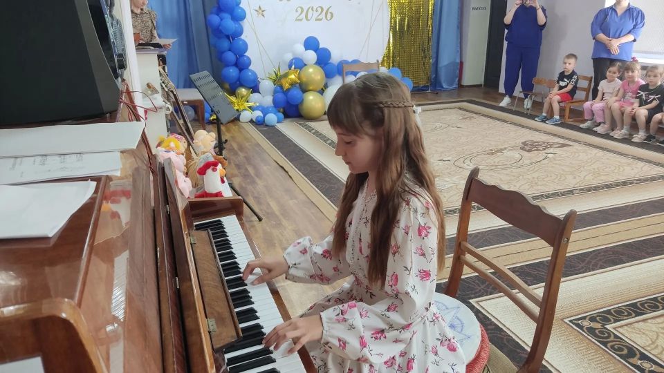 3 июня преподаватели Зугрэсской детской школы искусств Савчук Татьяна Вячеславовна и Фуч Инна Григорьевна с учащимися своих классов посетили с концертной программой "Мелодии лета" воспитанников детского сада "Сказка" 3 июня преподаватели Зугрэсской детской школы искусств Савчук Татьяна Вячеславовна и Фуч Инна Григорьевна с учащимися своих классов посетили с концертной программой "Мелодии лета" воспитанников детского сада "Сказка"