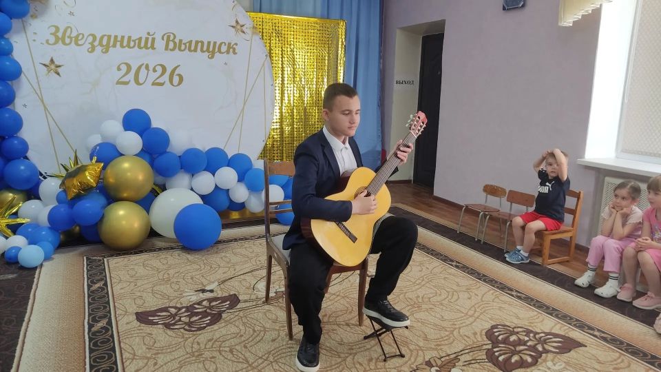 3 июня преподаватели Зугрэсской детской школы искусств Савчук Татьяна Вячеславовна и Фуч Инна Григорьевна с учащимися своих классов посетили с концертной программой "Мелодии лета" воспитанников детского сада "Сказка" 3 июня преподаватели Зугрэсской детской школы искусств Савчук Татьяна Вячеславовна и Фуч Инна Григорьевна с учащимися своих классов посетили с концертной программой "Мелодии лета" воспитанников детского сада "Сказка"