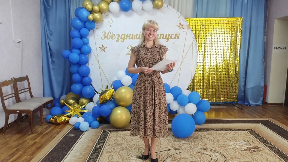 3 июня преподаватели Зугрэсской детской школы искусств Савчук Татьяна Вячеславовна и Фуч Инна Григорьевна с учащимися своих классов посетили с концертной программой "Мелодии лета" воспитанников детского сада "Сказка"