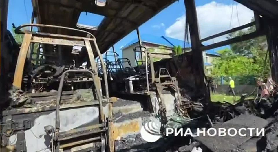 Последствия атаки БПЛА на рейсовый автобус Москва – Симферополь в районе Енакиево