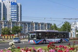 Бесплатный проезд в транспорте в ДНР в 2026 году: кто имеет право и по какому региональному документу