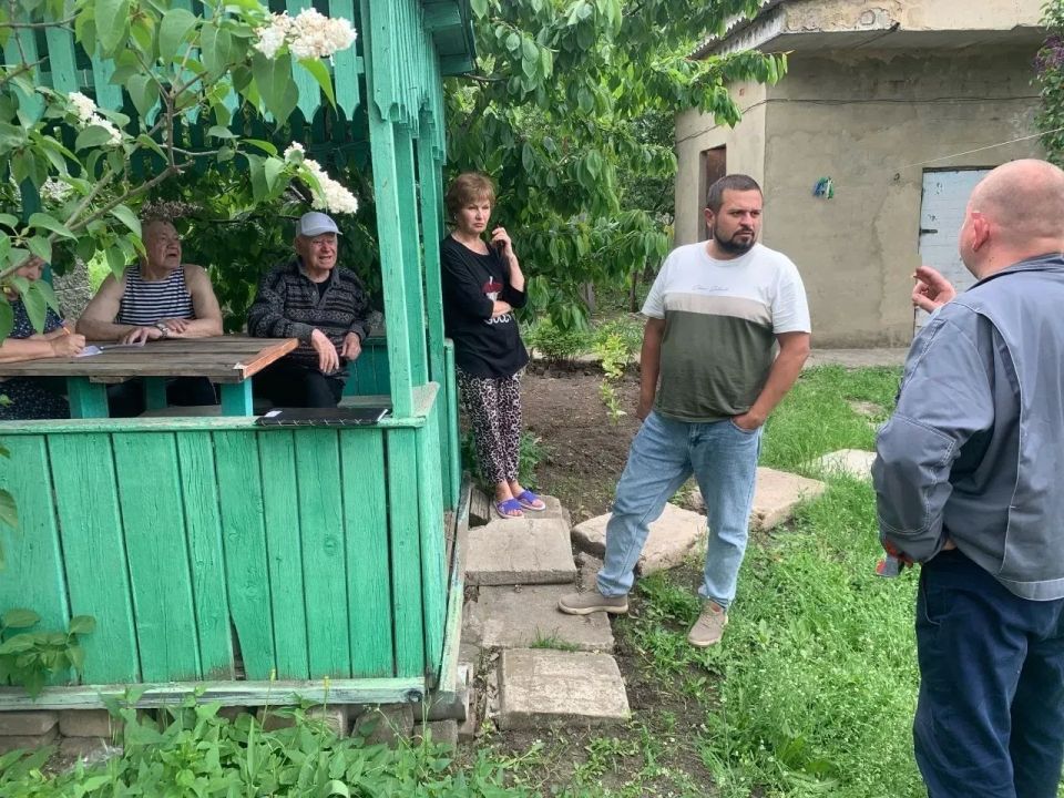 Председатель Общественного совета Александр Горянный встретился с жителями улицы Розы Люксембург, чтобы обсудить вопросы благоустройства и программу «УПРАВДОМ»