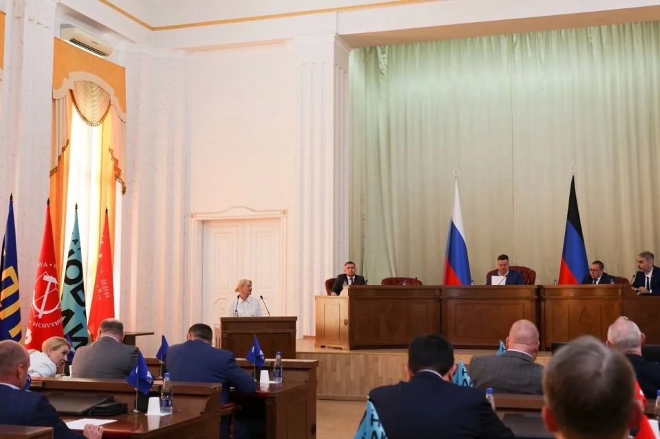 Дарья Морозова: В ходе пленарного заседания Народного Совета Донецкой Народной Республики представила уважаемым парламентариям Доклад о деятельности Уполномоченного по правам человека в Донецкой Народной Республике за 2025... Дарья Морозова: В ходе пленарного заседания Народного Совета Донецкой Народной Республики представила уважаемым парламентариям Доклад о деятельности Уполномоченного по правам человека в Донецкой Народной Республике за 2025...