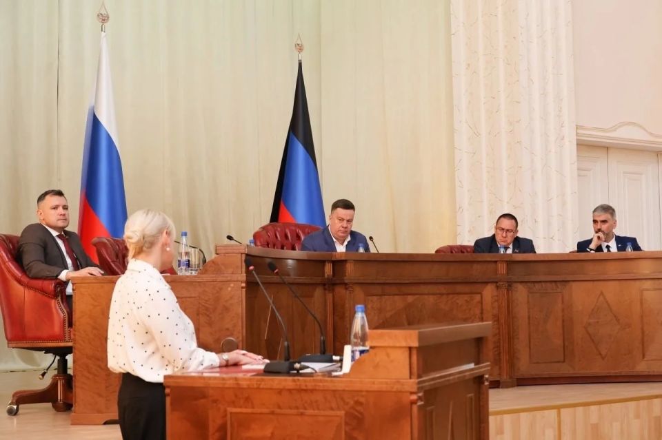 Дарья Морозова: В ходе пленарного заседания Народного Совета Донецкой Народной Республики представила уважаемым парламентариям Доклад о деятельности Уполномоченного по правам человека в Донецкой Народной Республике за 2025... Дарья Морозова: В ходе пленарного заседания Народного Совета Донецкой Народной Республики представила уважаемым парламентариям Доклад о деятельности Уполномоченного по правам человека в Донецкой Народной Республике за 2025...