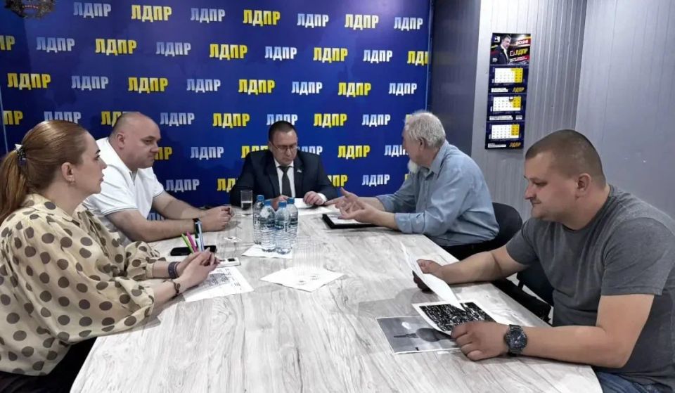 Андрей Крамар: Как обычно, пятница насыщенна работой: здесь и очередное пленарное заседание Народного Совета, и ежемесячный Всероссийский прием граждан депутатами ЛДПР Андрей Крамар: Как обычно, пятница насыщенна работой: здесь и очередное пленарное заседание Народного Совета, и ежемесячный Всероссийский прием граждан депутатами ЛДПР