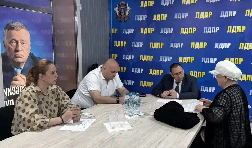 Андрей Крамар: Как обычно, пятница насыщенна работой: здесь и очередное пленарное заседание Народного Совета, и ежемесячный Всероссийский прием граждан депутатами ЛДПР Андрей Крамар: Как обычно, пятница насыщенна работой: здесь и очередное пленарное заседание Народного Совета, и ежемесячный Всероссийский прием граждан депутатами ЛДПР