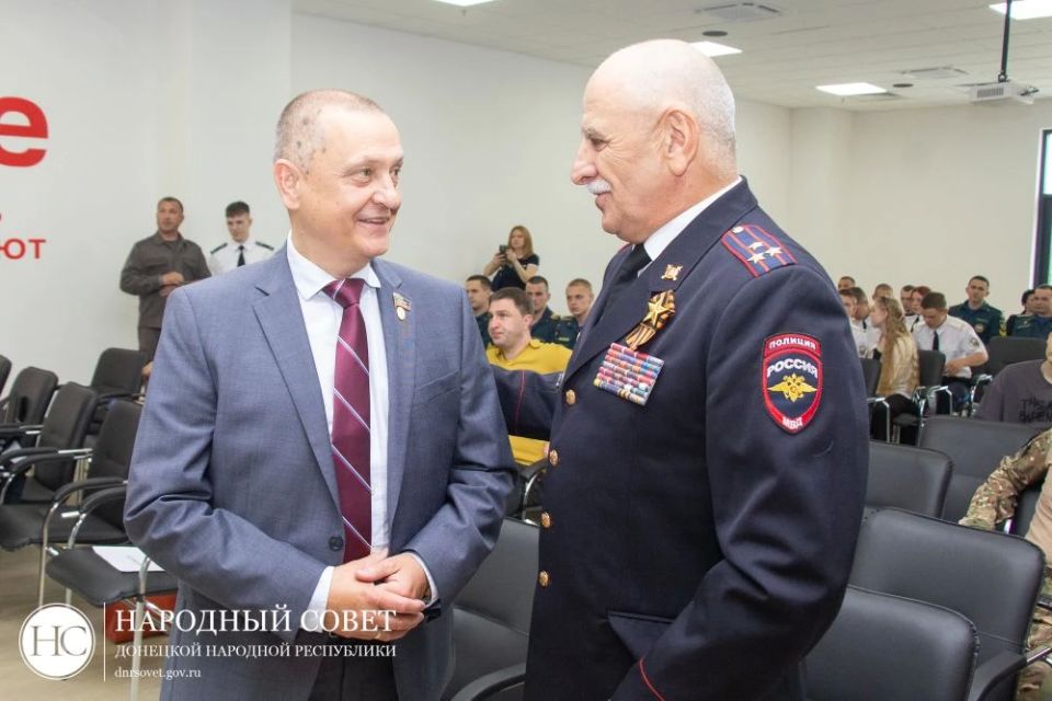 Дмитрий Огилец: Сегодня для меня было большой честью познакомиться с отцом Героя России Нурмагомеда Гаджимагомедова Дмитрий Огилец: Сегодня для меня было большой честью познакомиться с отцом Героя России Нурмагомеда Гаджимагомедова