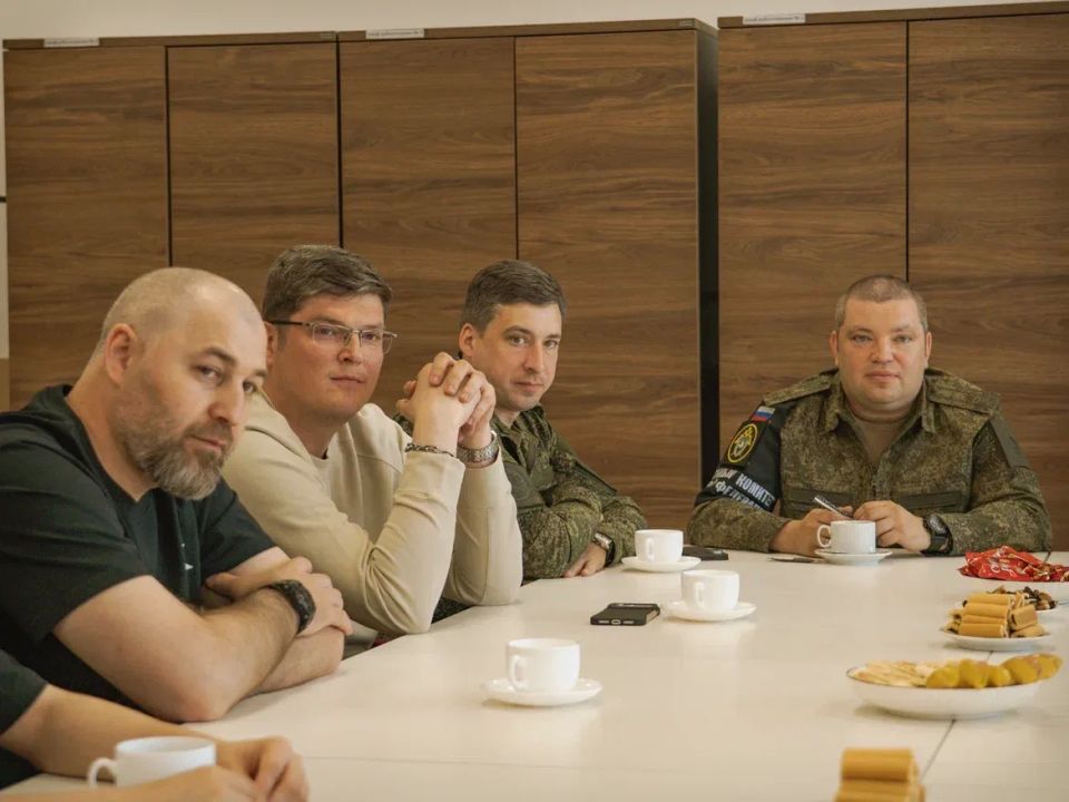 Военные следователи СК России встретились с молодежным активом Донецкой Народной Республики Военные следователи СК России встретились с молодежным активом Донецкой Народной Республики