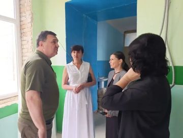 Рабочая группа Амурской области и глава Амвросиевского округа проинспектировали ремонт в школе Амвросиевки