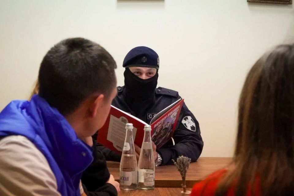 В Донецке росгвардейцы приняли участие в круглом столе ко Дню русского языка