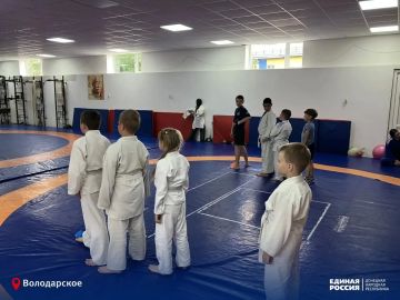 Бросок к победе: юные спортсмены Володарской спортшколы испытали силу команды