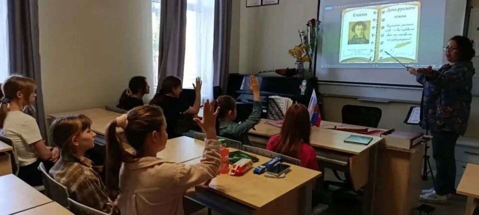 Наше наследие и наша сила. Активистки Женского движения Единой России провели, ко Дню русского языка, мероприятия для детей по всему Волновахскому МО. День русского языка – праздник, который объединяет миллионы людей по... Наше наследие и наша сила. Активистки Женского движения Единой России провели, ко Дню русского языка, мероприятия для детей по всему Волновахскому МО. День русского языка – праздник, который объединяет миллионы людей по...