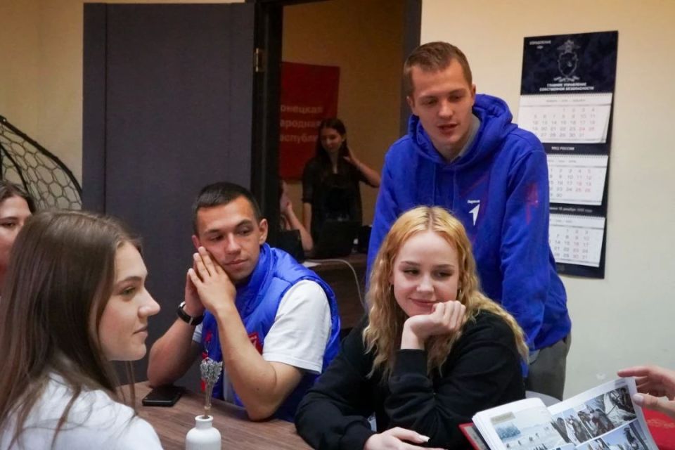 В Донецке росгвардейцы приняли участие в круглом столе ко Дню русского языка В Донецке росгвардейцы приняли участие в круглом столе ко Дню русского языка