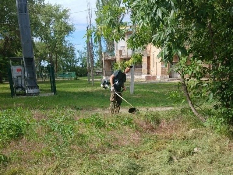 Глава Амвросиевского муниципального округа Игорь Лызов проинспектировал работы по благоустройству общественных территорий Амвросиевки и других населенных пунктов Амвросиевского округа, а также поддержание санитарного порядка... Глава Амвросиевского муниципального округа Игорь Лызов проинспектировал работы по благоустройству общественных территорий Амвросиевки и других населенных пунктов Амвросиевского округа, а также поддержание санитарного порядка...