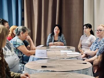 С заботой и верой. Активистки Женского движения Единой России совместно с матерями и женами военнослужащих начали изготавливать окопные свечи для фронта