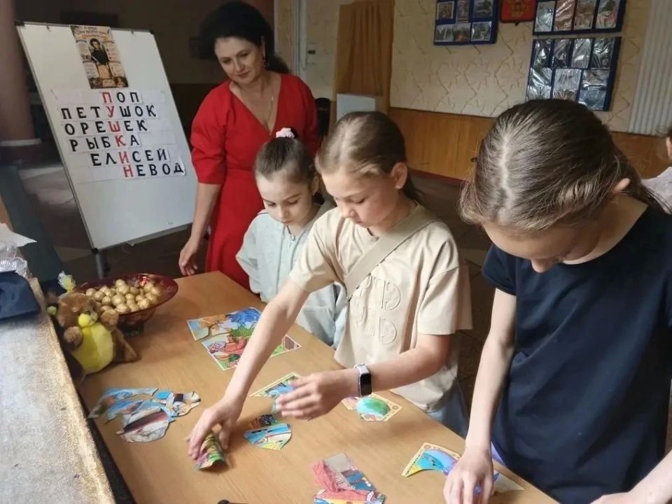 Наше наследие и наша сила. Активистки Женского движения Единой России провели, ко Дню русского языка, мероприятия для детей по всему Волновахскому МО. День русского языка – праздник, который объединяет миллионы людей по... Наше наследие и наша сила. Активистки Женского движения Единой России провели, ко Дню русского языка, мероприятия для детей по всему Волновахскому МО. День русского языка – праздник, который объединяет миллионы людей по...