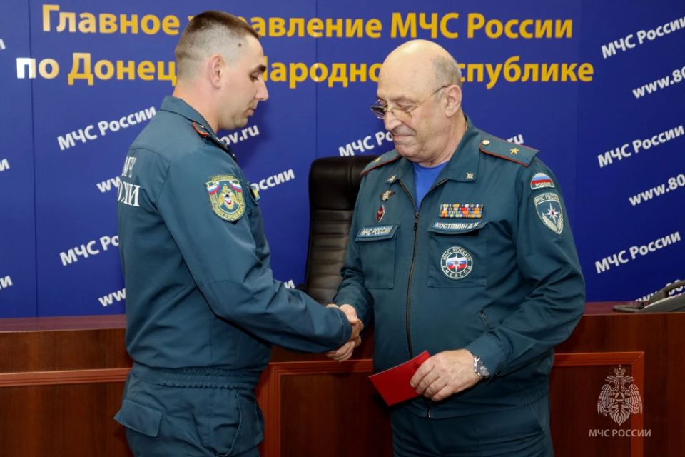 Герои среди нас: в ДНР наградили тех, кто ежедневно спасает жизни Герои среди нас: в ДНР наградили тех, кто ежедневно спасает жизни