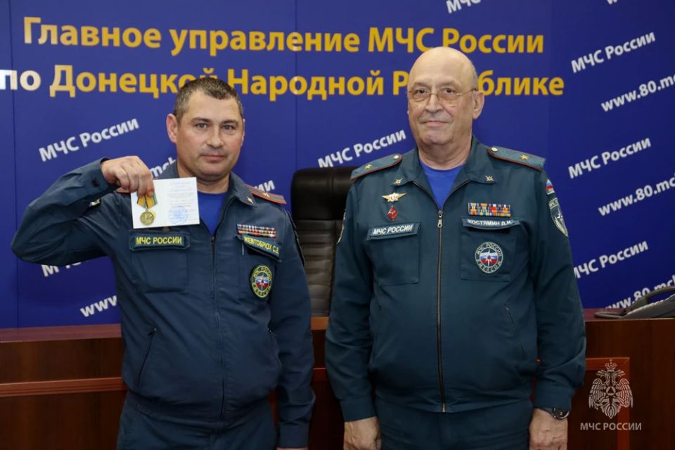 Герои среди нас: в ДНР наградили тех, кто ежедневно спасает жизни Герои среди нас: в ДНР наградили тех, кто ежедневно спасает жизни