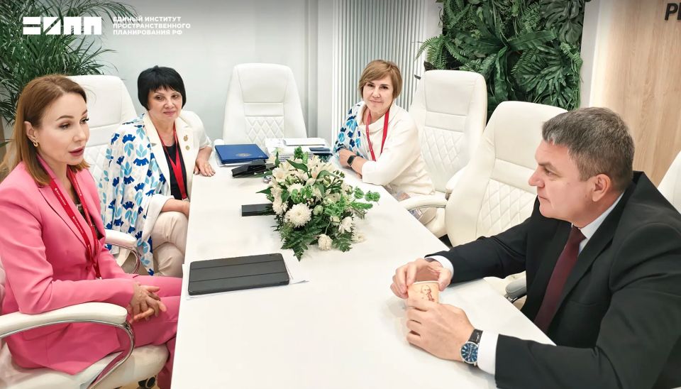 Единый институт представил градостроительную экспертизу на ПМЭФ-2026 Единый институт представил градостроительную экспертизу на ПМЭФ-2026