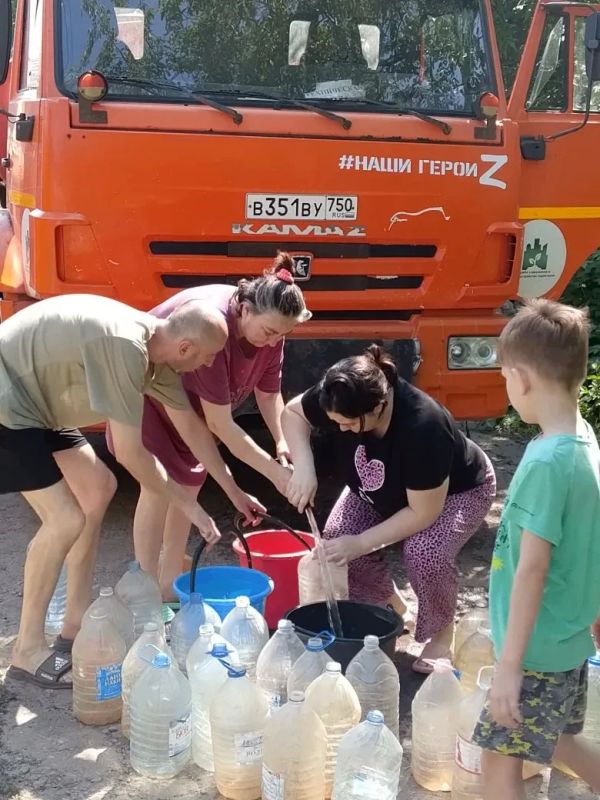 Сегодня, 8 июня, в Кировском внутригородском районе при поддержке региона-шефа Московская область произведен подвоз воды в жилом массиве «Путь Ильича» для жителей улиц Кальмана, Тихая, Алексеева, Матросова Сегодня, 8 июня, в Кировском внутригородском районе при поддержке региона-шефа Московская область произведен подвоз воды в жилом массиве «Путь Ильича» для жителей улиц Кальмана, Тихая, Алексеева, Матросова