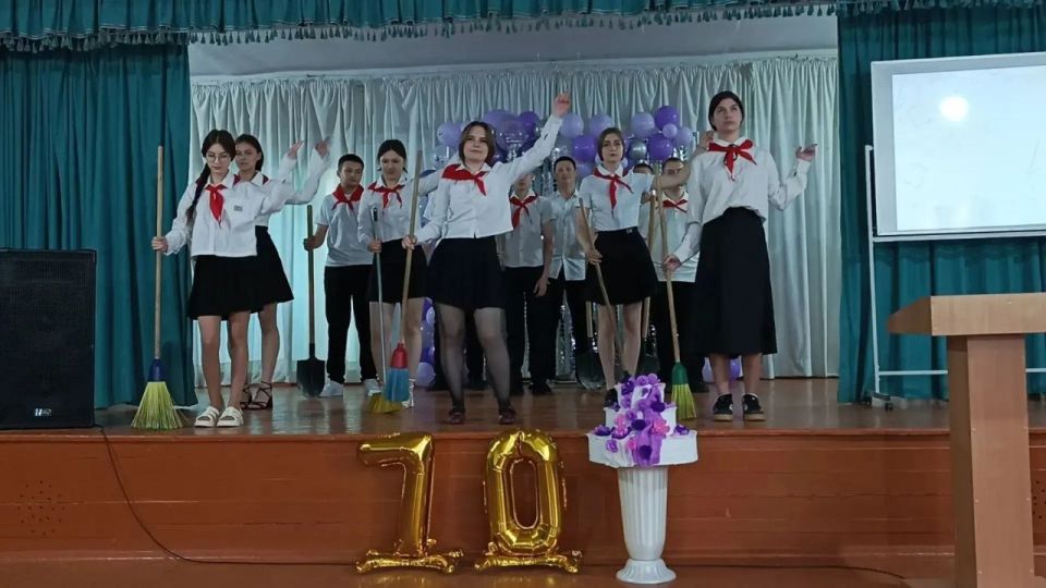 6 июня в рамках празднования 70-летия Мирненская школа распахнула свои двери для тех, кто когда-то сидел за ее партами 6 июня в рамках празднования 70-летия Мирненская школа распахнула свои двери для тех, кто когда-то сидел за ее партами