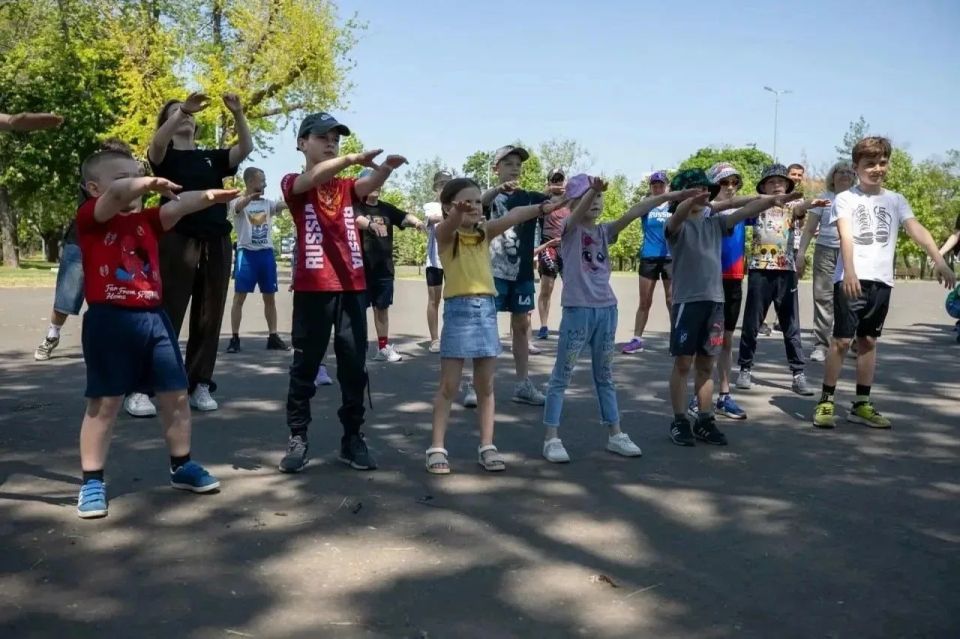 В начале июня в республике стартовала акция «Спортивный Донбасс», в которой уже приняли участие более 16 тысяч человек В начале июня в республике стартовала акция «Спортивный Донбасс», в которой уже приняли участие более 16 тысяч человек