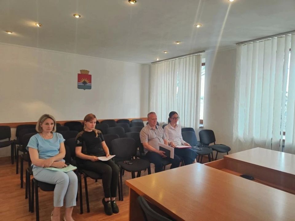 Сегодня, 8 июня, состоялось заседание постоянного комитета по правовым вопросам, местному самоуправлению, депутатской этике Торезского городского совета под председательством депутата Торезского городского совета Донецкой... Сегодня, 8 июня, состоялось заседание постоянного комитета по правовым вопросам, местному самоуправлению, депутатской этике Торезского городского совета под председательством депутата Торезского городского совета Донецкой...