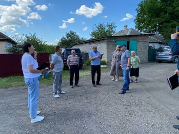 Евгений Поплавский: Провел встречу с жителями в городе Зугрэс, на улице Гвардейской