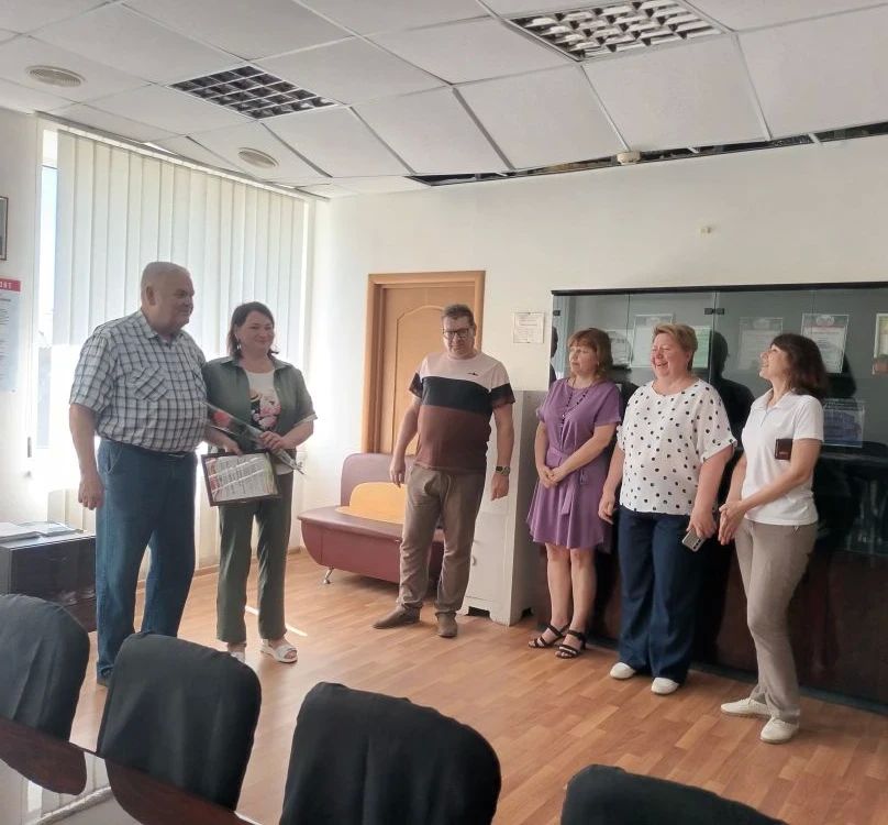 Председатель Амвросиевского муниципального совета Александр Алексеевич Шульга поздравил работников социальной сферы с их профессиональным праздником Председатель Амвросиевского муниципального совета Александр Алексеевич Шульга поздравил работников социальной сферы с их профессиональным праздником