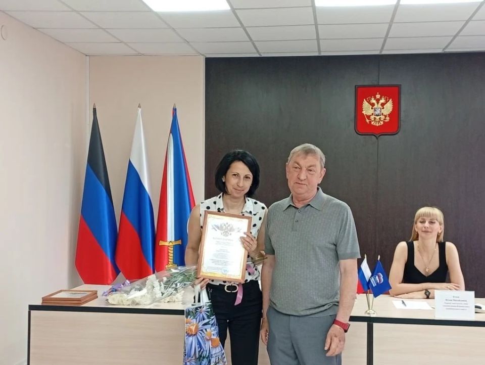 Александр Пеняев: Поздравил с профессиональным праздником людей, избравших своим делом служение людям Александр Пеняев: Поздравил с профессиональным праздником людей, избравших своим делом служение людям