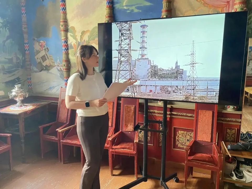 Сегодня, 8 июня, для участников танцевального коллектива «БАРХАТ» состоялся просмотр документального фильма «Колокол Чернобыля» Сегодня, 8 июня, для участников танцевального коллектива «БАРХАТ» состоялся просмотр документального фильма «Колокол Чернобыля»