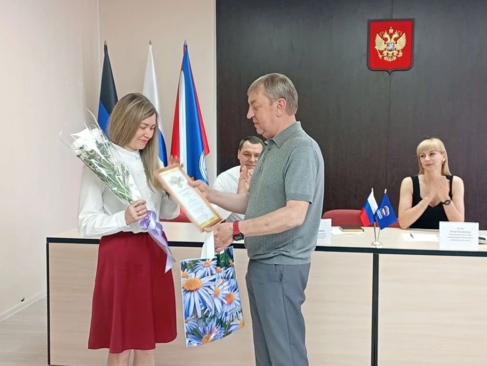 Александр Пеняев: Поздравил с профессиональным праздником людей, избравших своим делом служение людям Александр Пеняев: Поздравил с профессиональным праздником людей, избравших своим делом служение людям