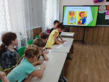 В Марьяновской школе Старобешевского м. о. в лагере «Ромашка» прошли уроки хороших манер