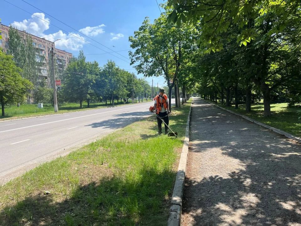 МУП «Простор» ежедневно выполняет все необходимые работы по содержанию городских улиц МУП «Простор» ежедневно выполняет все необходимые работы по содержанию городских улиц