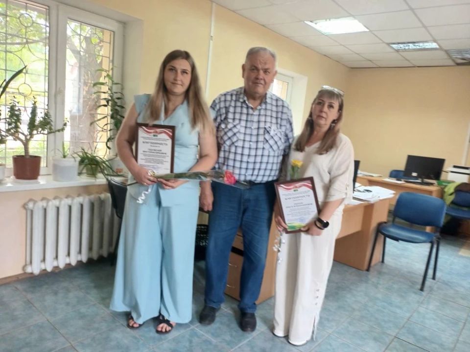 Председатель Амвросиевского муниципального совета Александр Алексеевич Шульга поздравил работников социальной сферы с их профессиональным праздником