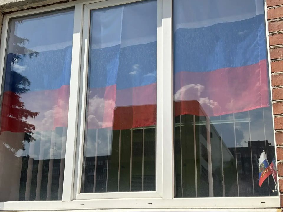 В преддверии Дня России юные макеевчане, посещающие пришкольные лагеря и площадки досуга, принимают участие в патриотической акции «Окна России» В преддверии Дня России юные макеевчане, посещающие пришкольные лагеря и площадки досуга, принимают участие в патриотической акции «Окна России»