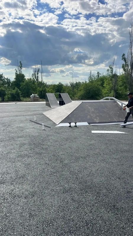 В парке «Юбилейный» городского округа Торез ведутся работы по созданию новой спортивной площадки В парке «Юбилейный» городского округа Торез ведутся работы по созданию новой спортивной площадки