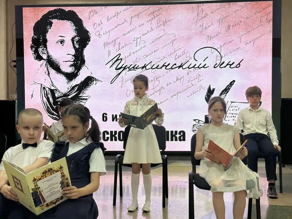 В мариупольских библиотеках прошли мероприятия, приуроченные к Пушкинскому дню В мариупольских библиотеках прошли мероприятия, приуроченные к Пушкинскому дню