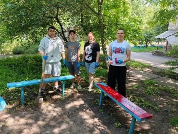 Благие дела объединяют: в Иловайске дружные соседи вышли на субботник
