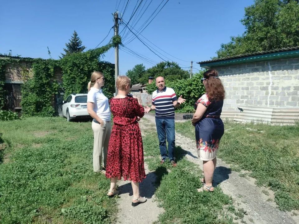 Во исполнение поручения Главы ДНР Дениса Пушилина, 8 июня, депутат Макеевского городского совета Александр Подгорный провел встречу с жителями Кировского района на подведомственной территории по ул. Панаса Мирного, 7
