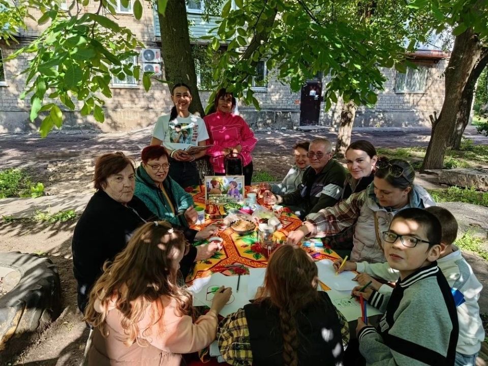 В городском округе Иловайск жители ТОС НОВЫЕ ДОМА, под председательством Надежды Бушуевой - активно принимают участие во Всероссийской акции «Международный день соседей» В городском округе Иловайск жители ТОС НОВЫЕ ДОМА, под председательством Надежды Бушуевой - активно принимают участие во Всероссийской акции «Международный день соседей»